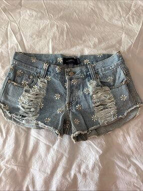 MINKPINK Light Blue Daisy Embroidered Distressed Denim Shorts size XS